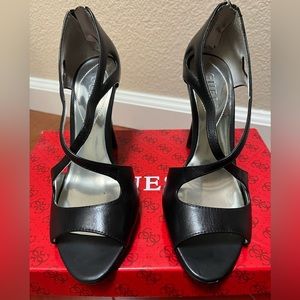 Black leather Guess shoes size 6M.